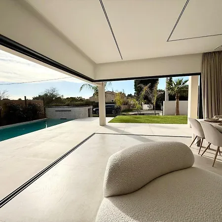 Contemporary With Pool Villa Villetelle