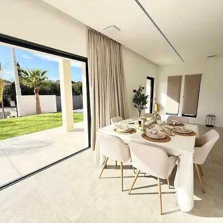 Villa Contemporary With Pool *